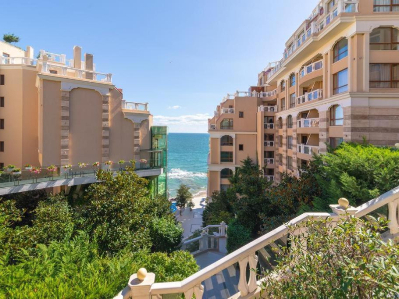 Luxury Apartment with Spacious Terrace – 1 Bedroom