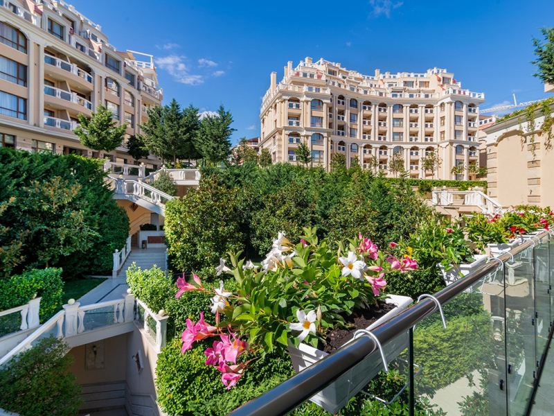 Luxury Apartment with Spacious Terrace – 1 Bedroom