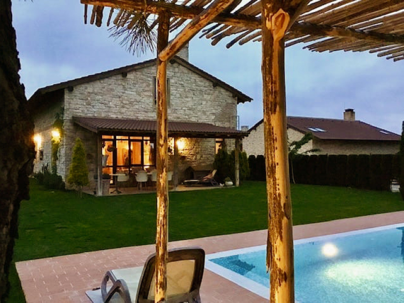 Luxury Italian-Style House with Pool, Tuscan Architecture and Private Garden