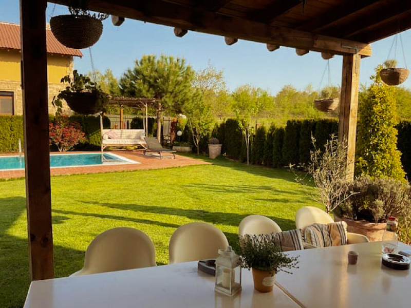 Luxury Italian-Style House with Pool, Tuscan Architecture and Private Garden