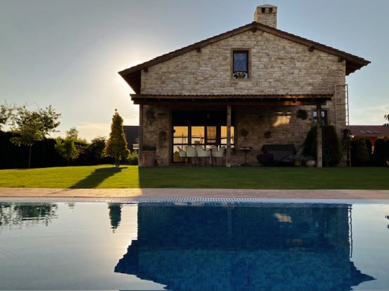 Luxury Italian-Style House with Pool, Tuscan Architecture and Private Garden