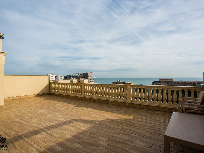 Exclusive penthouse with a huge terrace and panoramic sea views