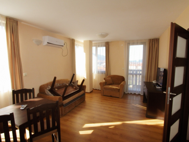 Elegant One-Bedroom Apartment in the Royal Park Resort