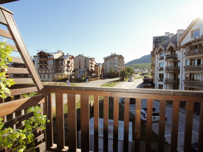 Renovated One-Bedroom Apartment in Royal Park Resort