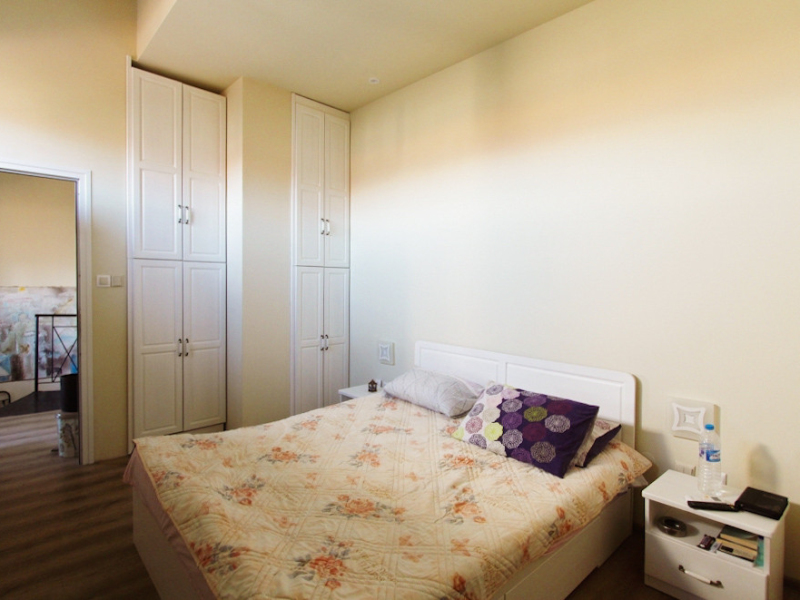 Two-Level One-Bedroom Maisonette with Two Bathrooms and Mountain Views