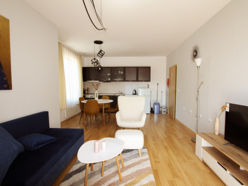Cozy one-bedroom apartment with two balconies in Tri Hory complex