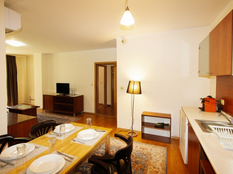 Three-room furnished apartment with garden