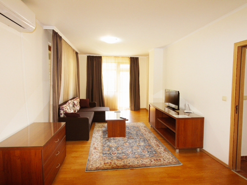 Three-room furnished apartment with garden