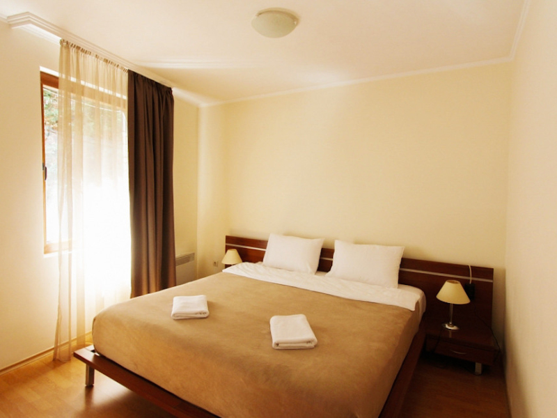 Three-room furnished apartment with garden