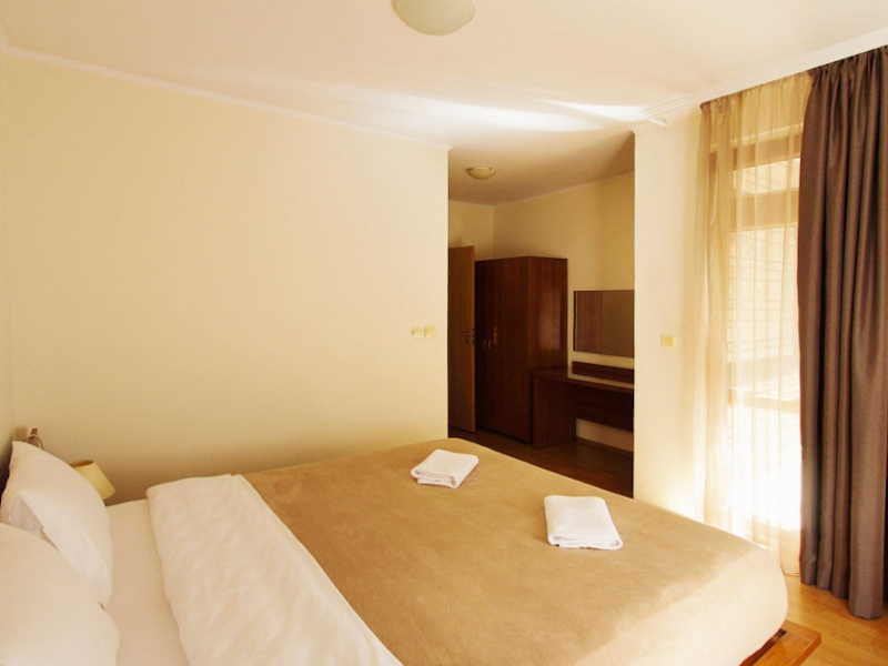 Three-room furnished apartment with garden