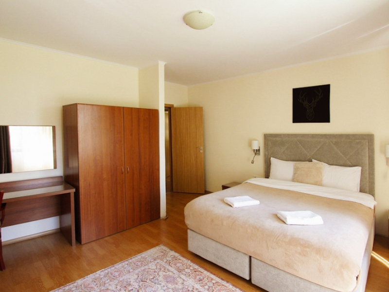 Three-room furnished apartment with garden