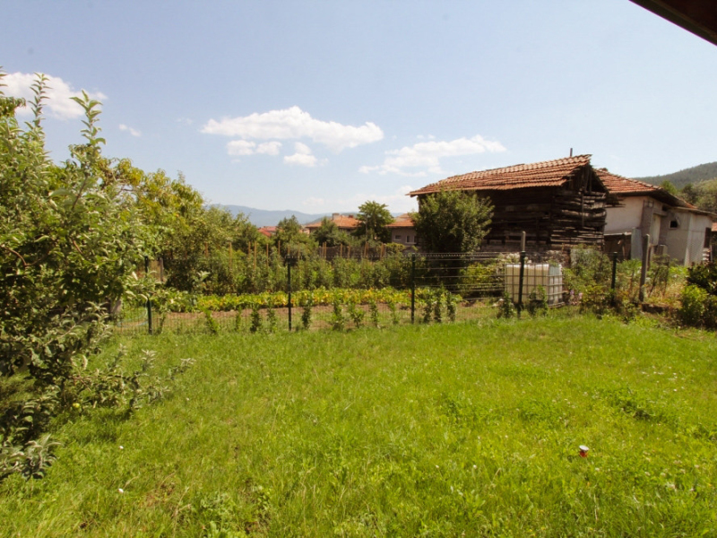 Fully renovated two-story house with 5 bedrooms, two terraces, and a yard – Dobrinishte