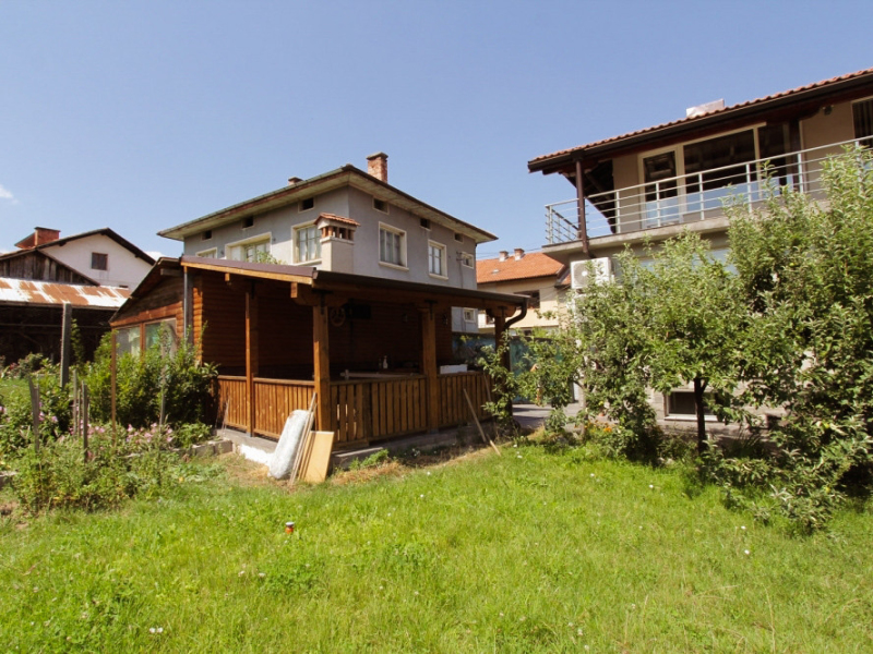 Fully renovated two-story house with 5 bedrooms, two terraces, and a yard – Dobrinishte