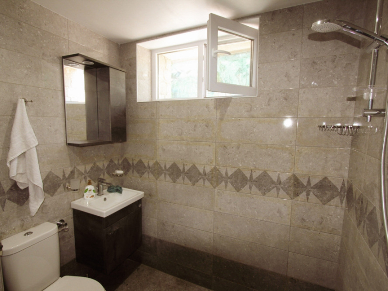 Fully renovated two-story house with 5 bedrooms, two terraces, and a yard – Dobrinishte