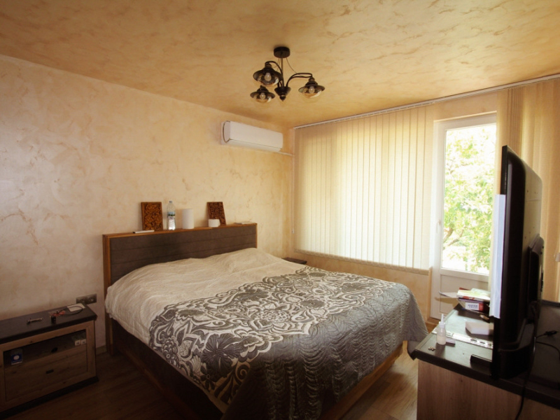 Fully renovated two-story house with 5 bedrooms, two terraces, and a yard – Dobrinishte