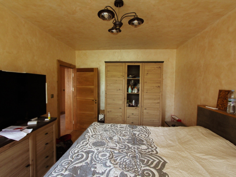 Fully renovated two-story house with 5 bedrooms, two terraces, and a yard – Dobrinishte