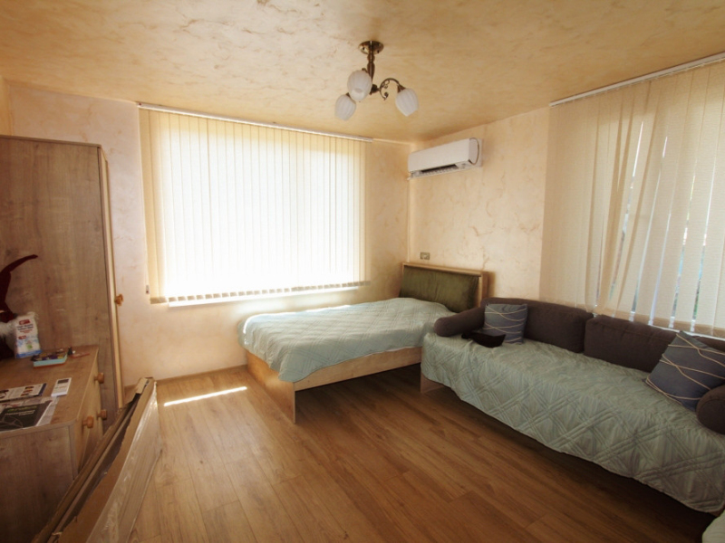 Fully renovated two-story house with 5 bedrooms, two terraces, and a yard – Dobrinishte