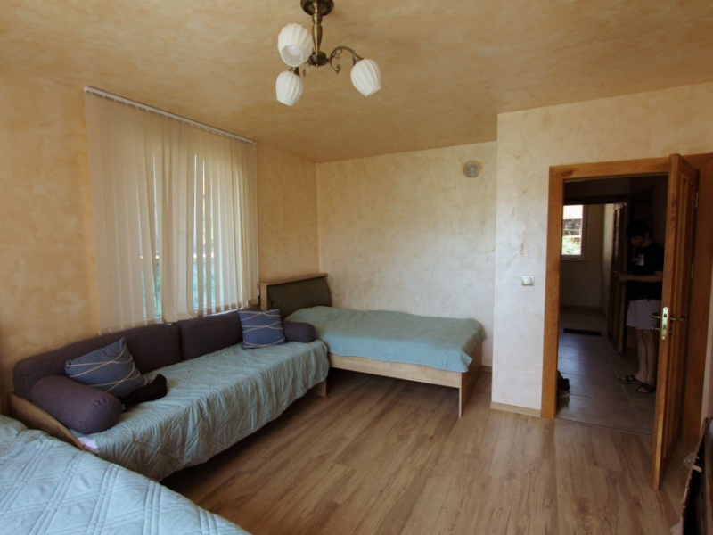 Fully renovated two-story house with 5 bedrooms, two terraces, and a yard – Dobrinishte