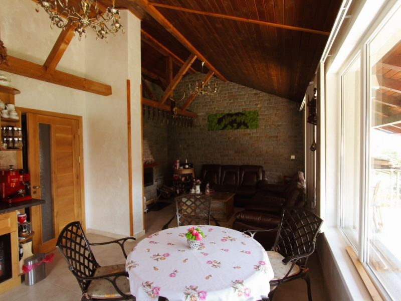 Fully renovated two-story house with 5 bedrooms, two terraces, and a yard – Dobrinishte