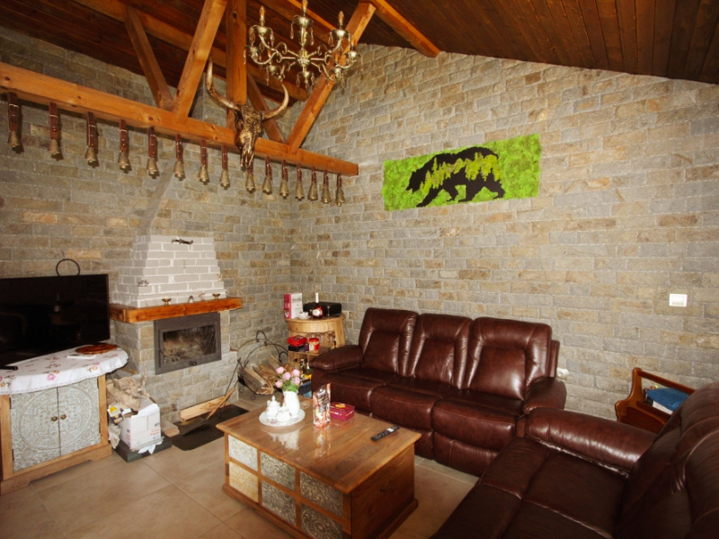 Fully renovated two-story house with 5 bedrooms, two terraces, and a yard – Dobrinishte