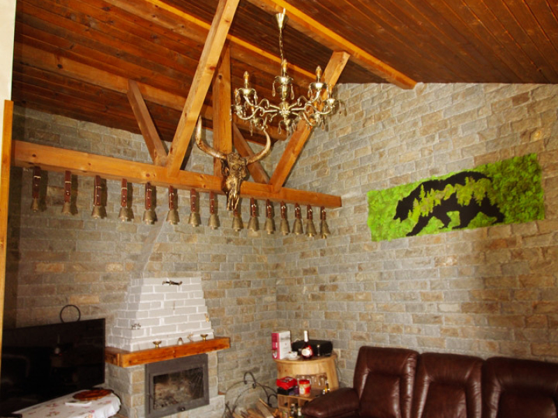 Fully renovated two-story house with 5 bedrooms, two terraces, and a yard – Dobrinishte