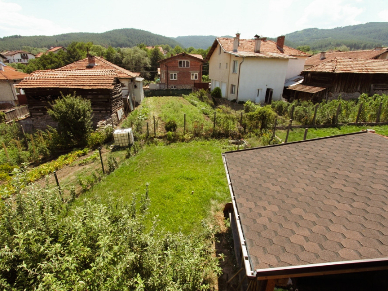 Fully renovated two-story house with 5 bedrooms, two terraces, and a yard – Dobrinishte