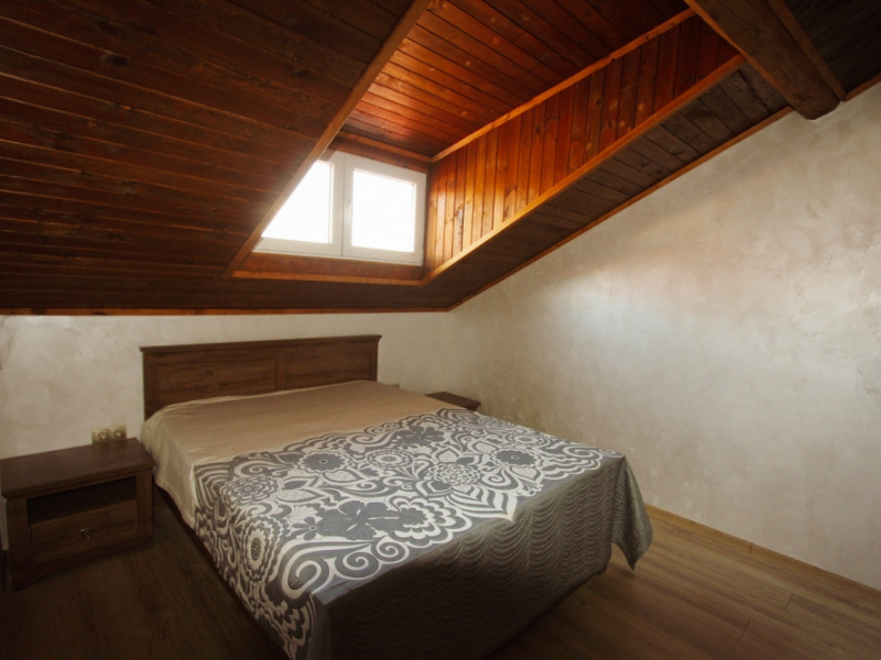 Fully renovated two-story house with 5 bedrooms, two terraces, and a yard – Dobrinishte