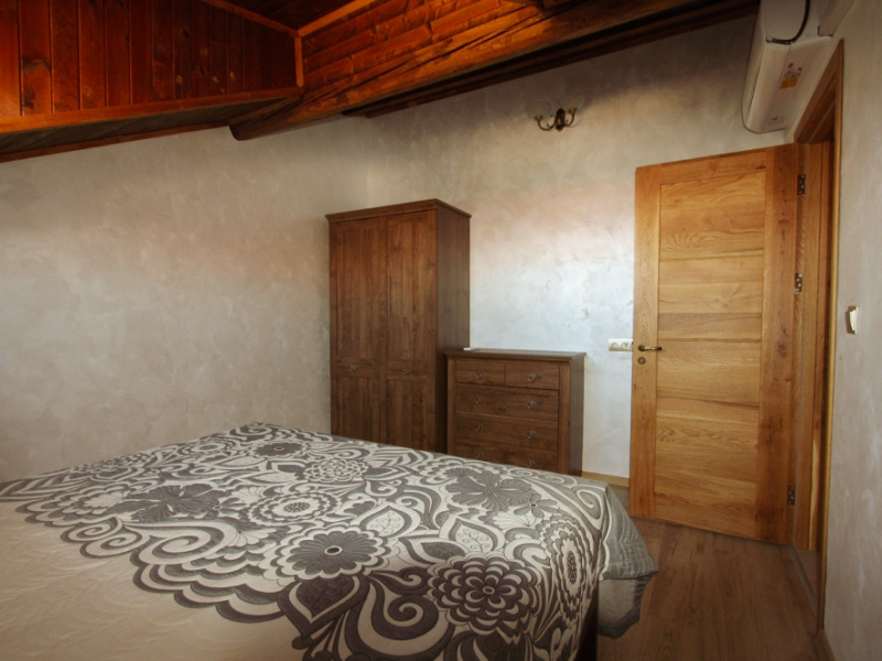 Fully renovated two-story house with 5 bedrooms, two terraces, and a yard – Dobrinishte