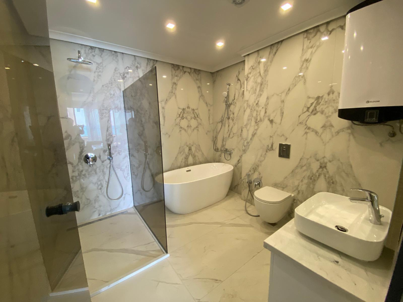 Exclusive apartment right on the beach with panoramic sea views