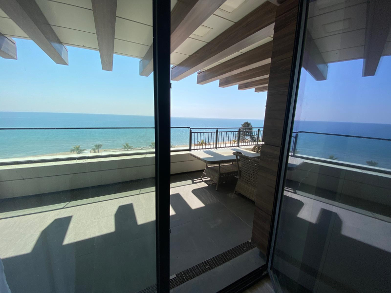 Exclusive apartment right on the beach with panoramic sea views