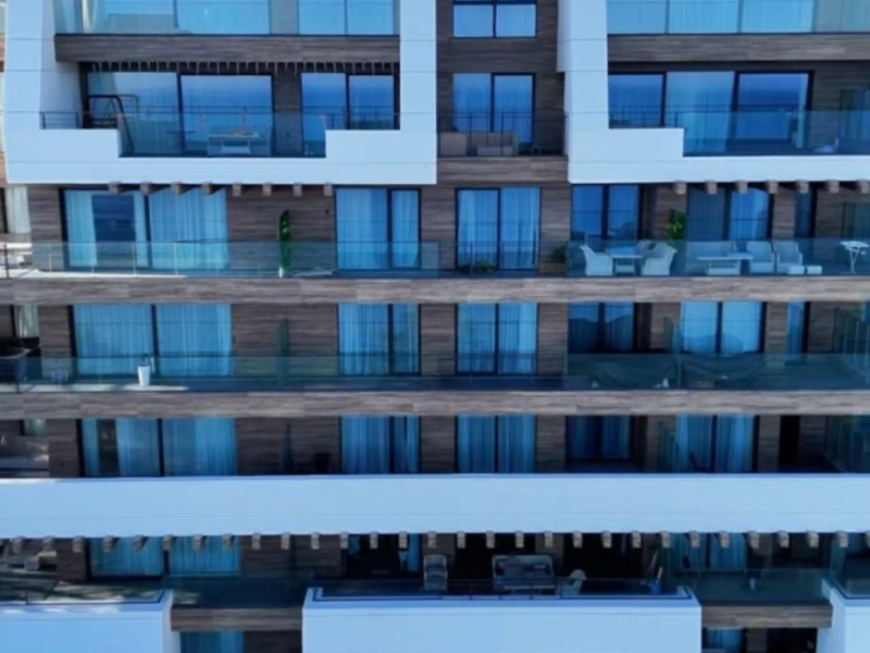 Exclusive apartment right on the beach with panoramic sea views