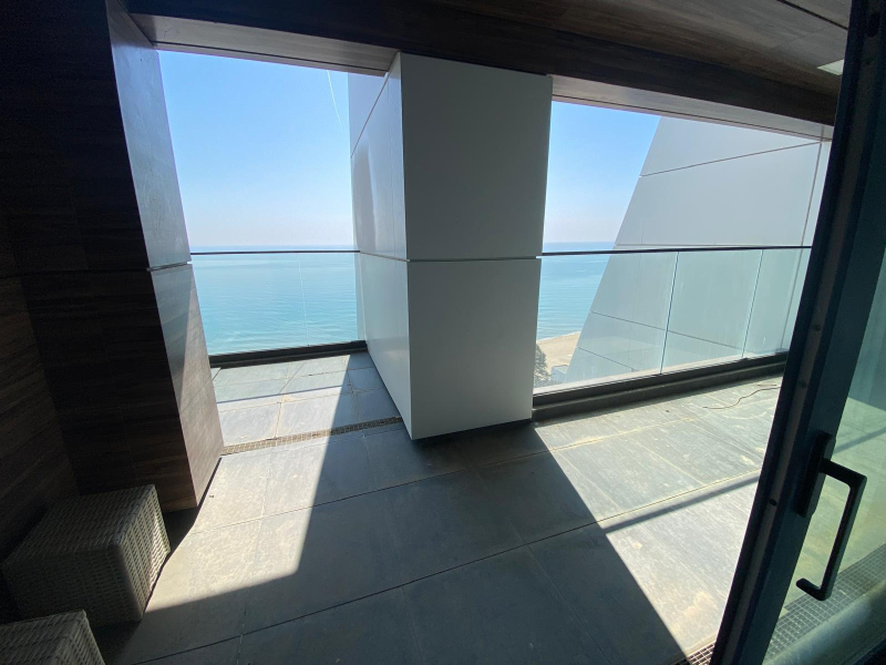 Elegant apartment with a view of greenery - peace, privacy and timeless design