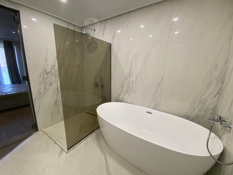 Elegant apartment with a view of greenery - peace, privacy and timeless design