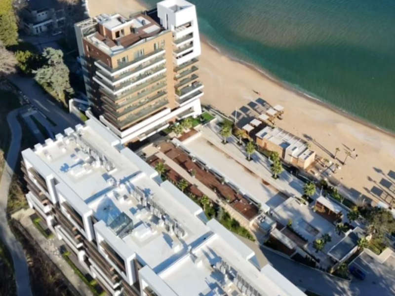 EXCLUSIVE BEACHFRONT APARTMENT – DIRECT SEA VIEWS