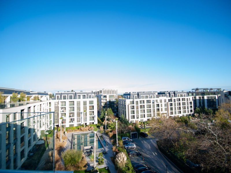 AZURE PREMIUM – ULTRA-LUXURY 3-BEDROOM PENTHOUSE