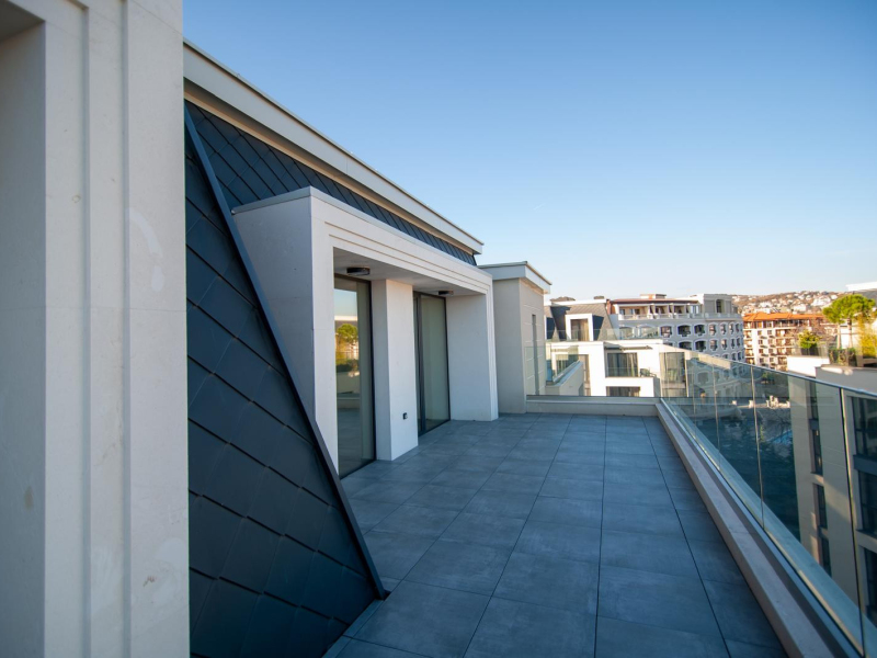 AZURE PREMIUM – ULTRA-LUXURY 3-BEDROOM PENTHOUSE