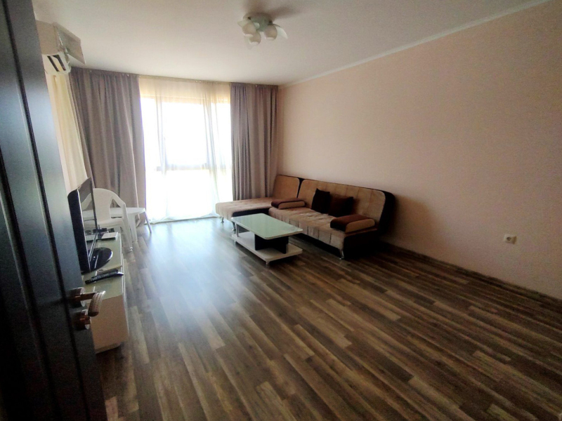 Apartment No. 5 at Long Beach Apartments