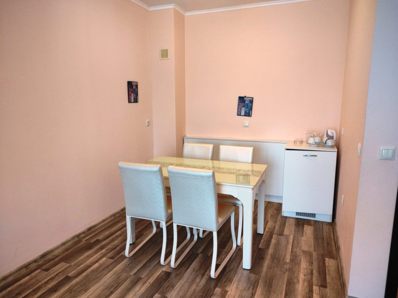 Apartment No. 5 at Long Beach Apartments