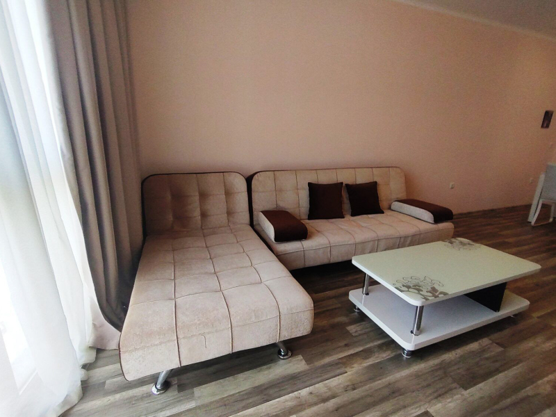 Apartment No. 5 at Long Beach Apartments