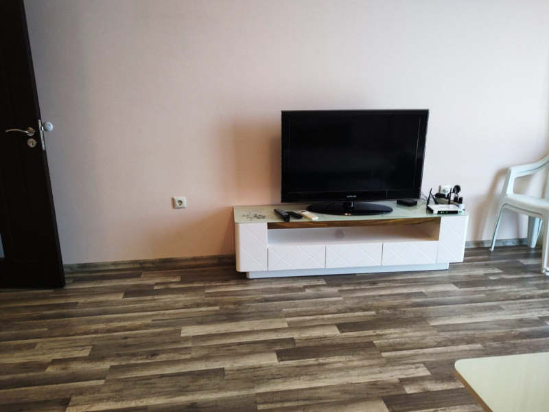 Apartment No. 5 at Long Beach Apartments