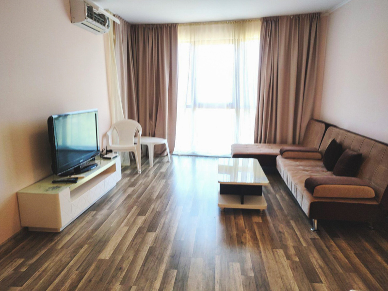Apartment No. 5 at Long Beach Apartments