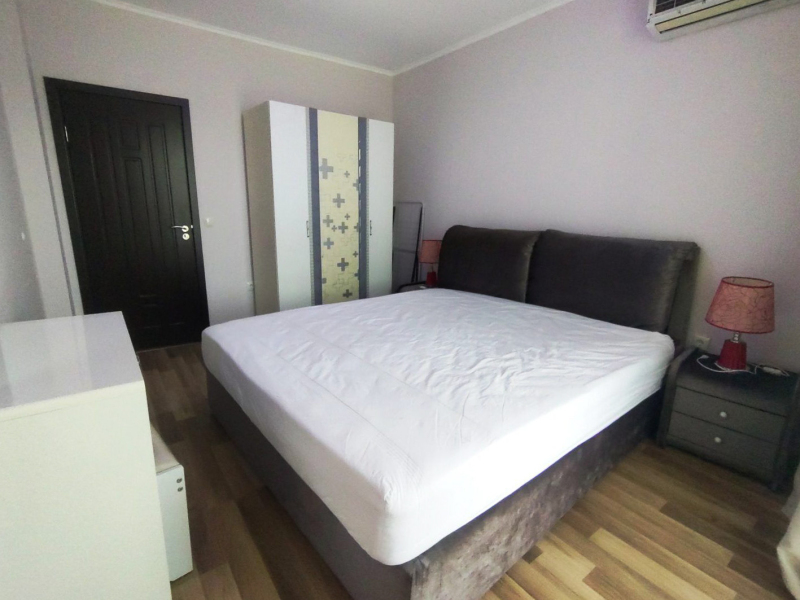 Apartment No. 5 at Long Beach Apartments
