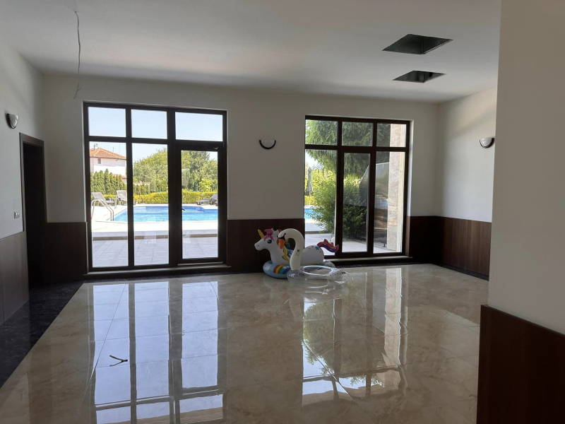 1-room apartment, Scorpion