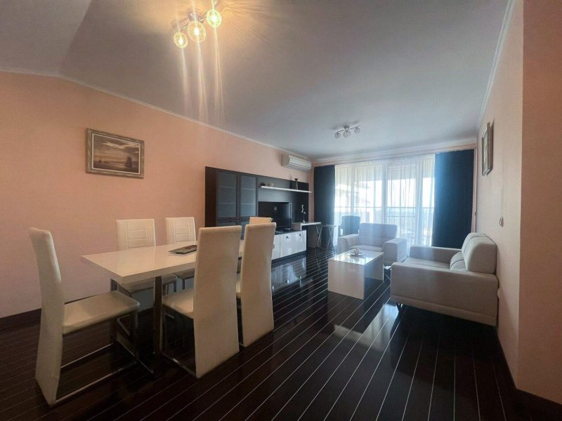 APARTMENT No. 8 – LONG BEACH RESORT