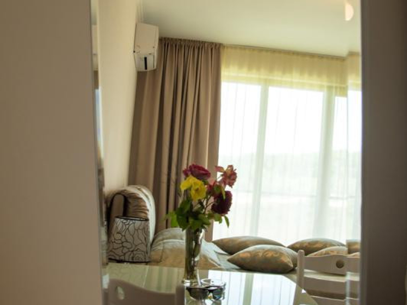 Apartment 18 - Long Beach Apartments