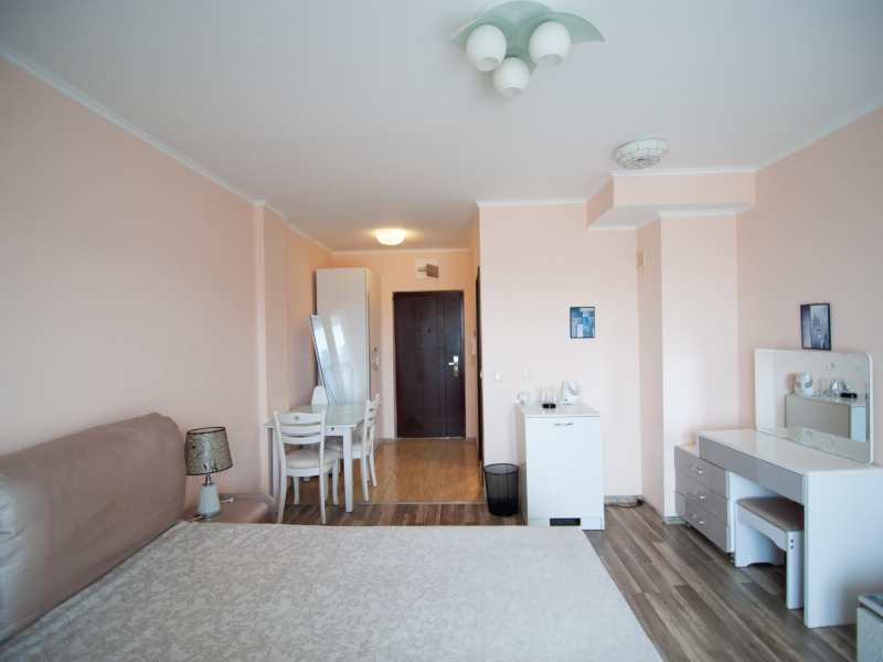 Apartment 18 - Long Beach Apartments