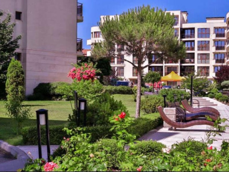 Apartment 18 - Long Beach Apartments